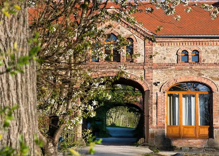 Hotel Historisches Rittergut Hexenburgbeidresden Nahe Sachsische Schweiz, Dresden - Mit Badeteich Großharthau